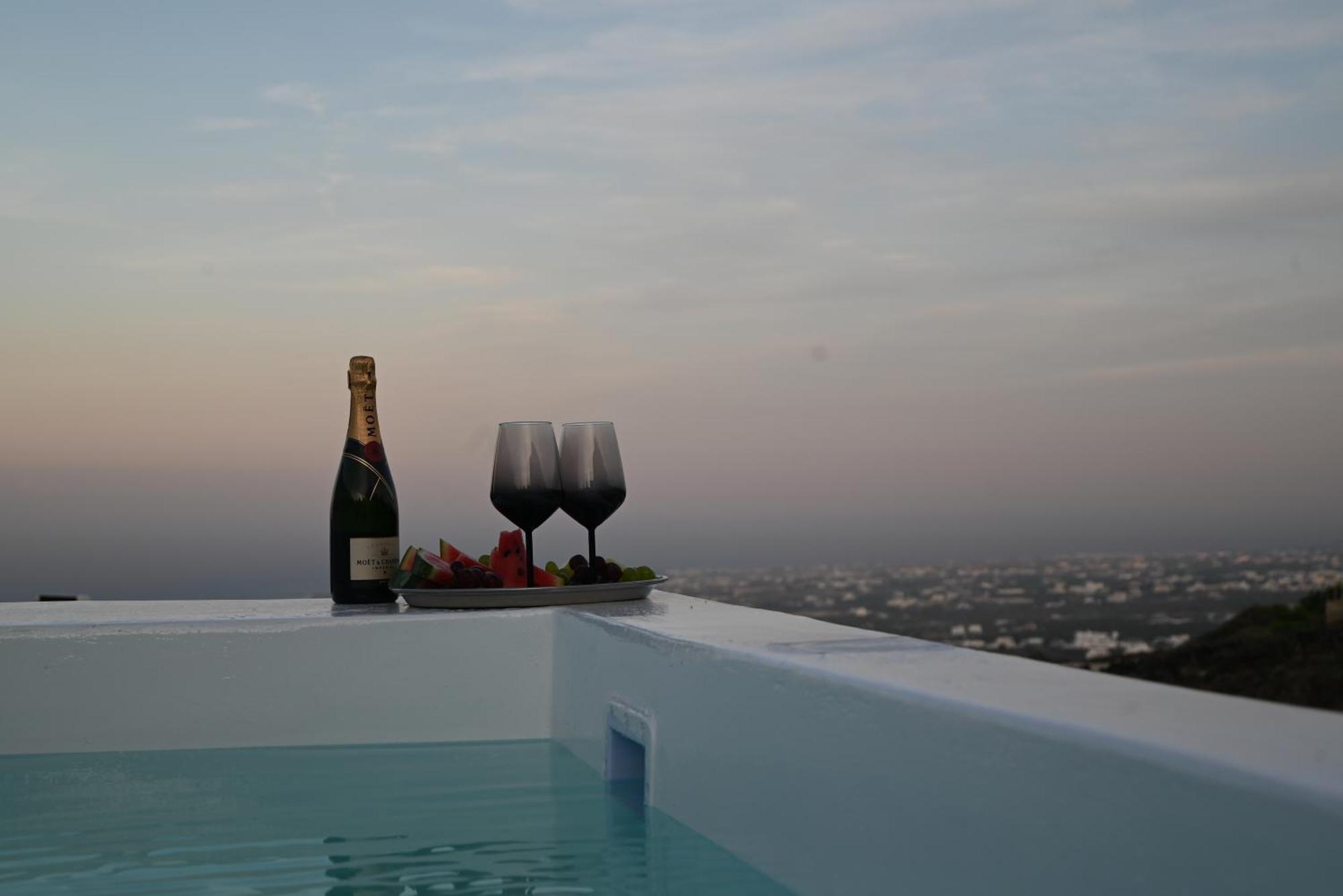 Lackos Luxury Suites 이메로비글리 외부 사진